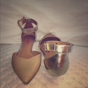 Romantic short wedged light brown and gold sandals