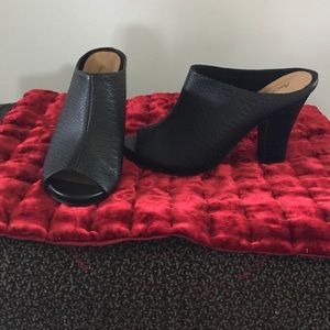 Super cute American Eagle heels/slides!!