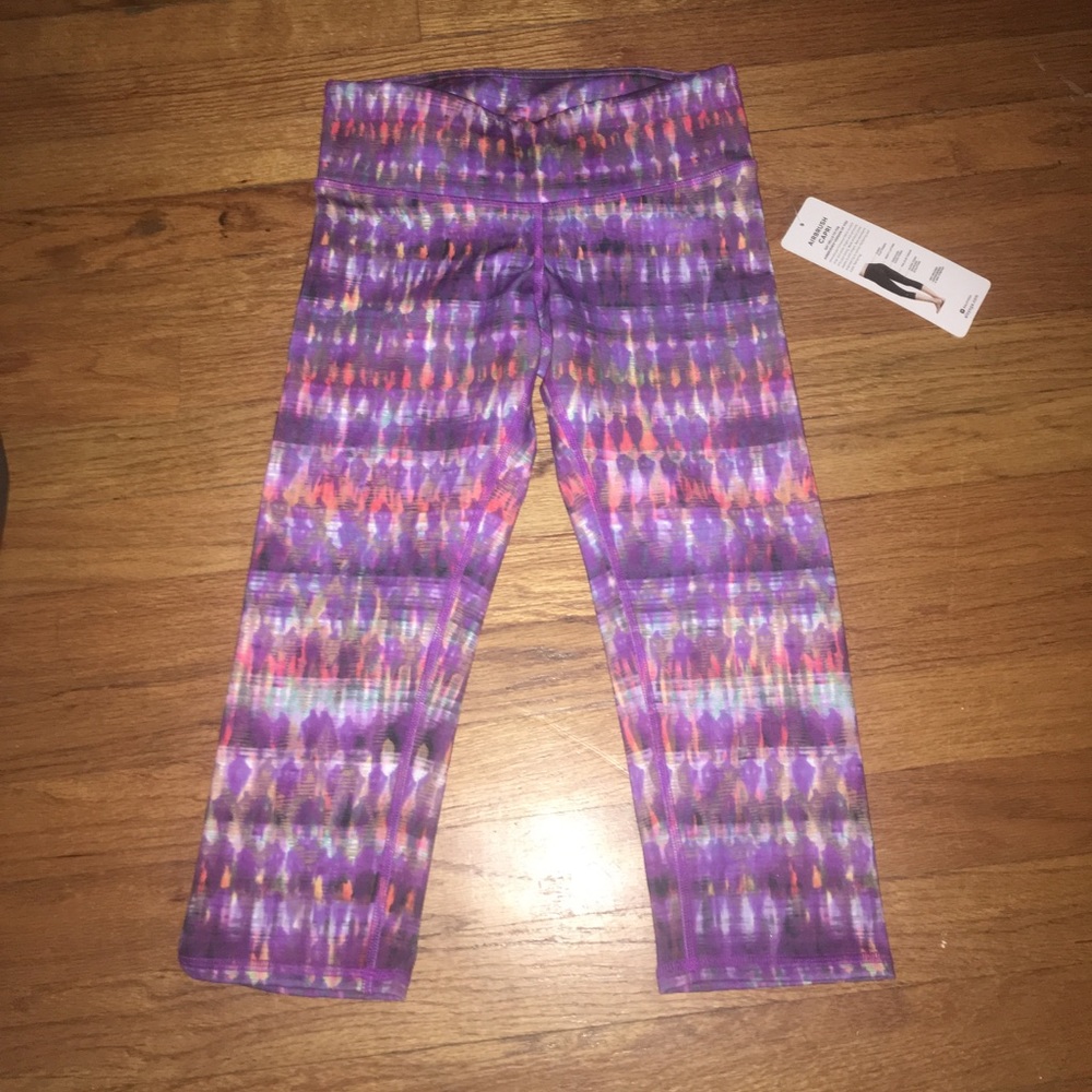 Brand New with Tags Alo Yoga Airbrush capri