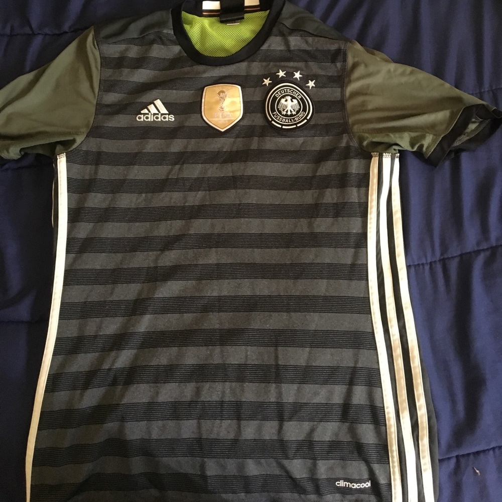 Reversible soccer jersey