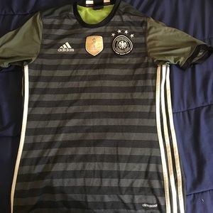 Reversible soccer jersey