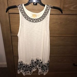 Flowy tank