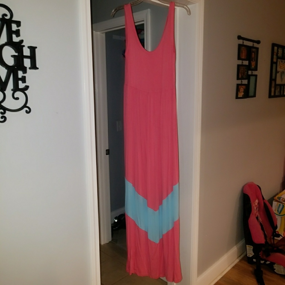 Beautiful Maxi - Picture 2 of 2