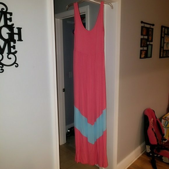 Beautiful Maxi - Picture 2 of 2