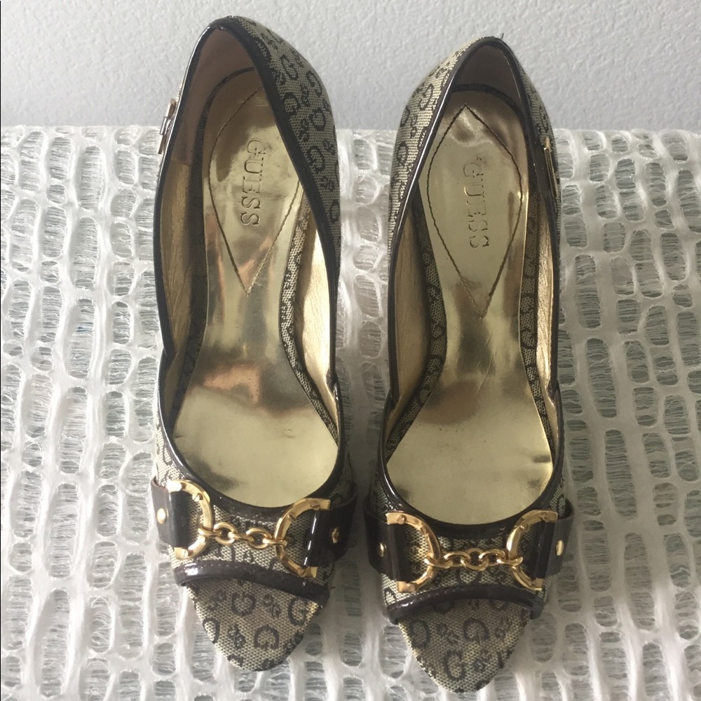 Guess Monogram Pumps