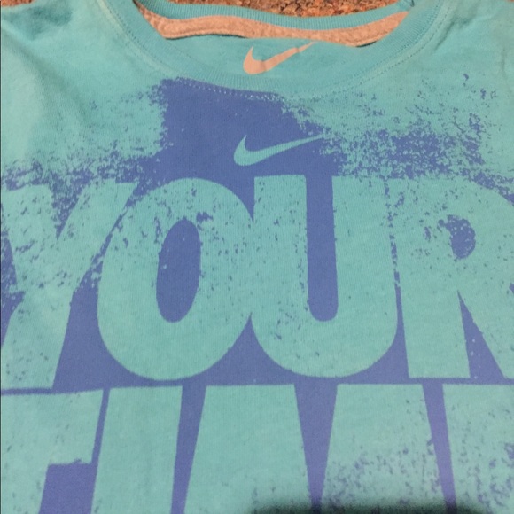 Nike Girl's Shirt - Picture 2 of 3