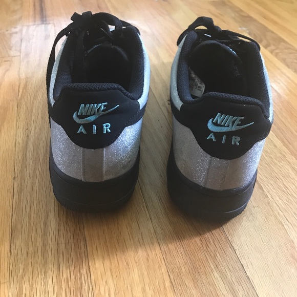 Nike AirForce 1 - Picture 2 of 5