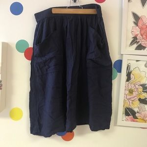 Elastic waist big pocket navy skirt