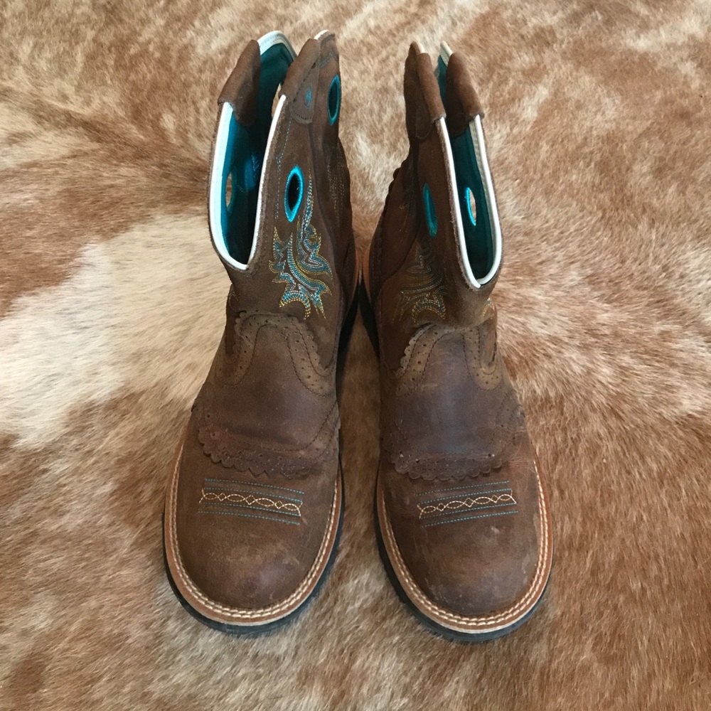 Ariat cowgirl boots... gently used condition
