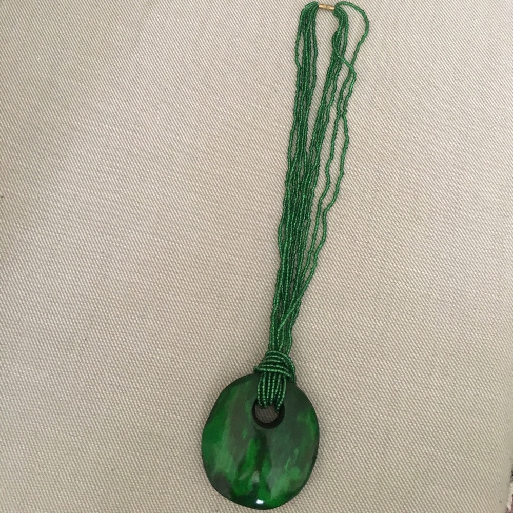 Green round medallion necklace