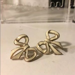 cream bow stud earrings
