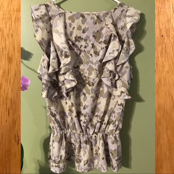 {Ann Taylor} Flutter Sleeve Top - Picture 1 of 4