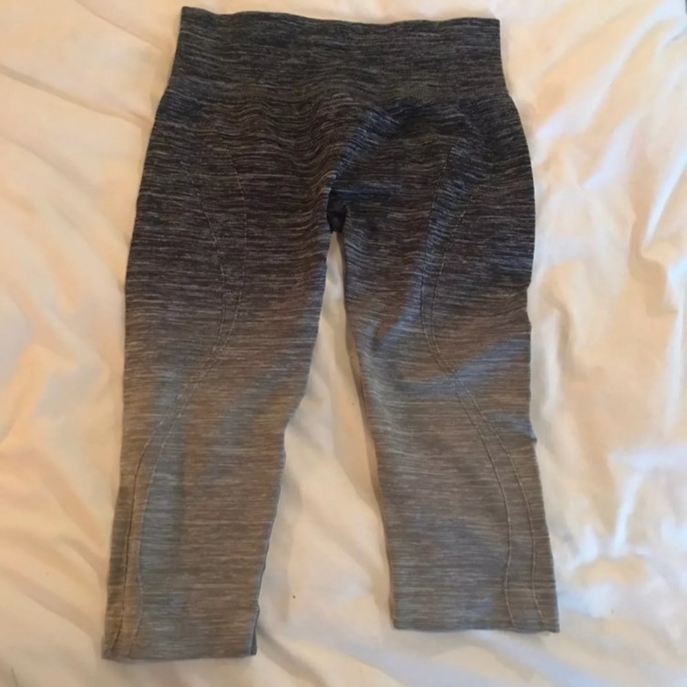 Ombré Black Grey Workout Capris.