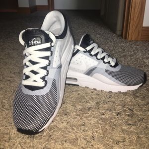 Nike Air Max Zero Essential