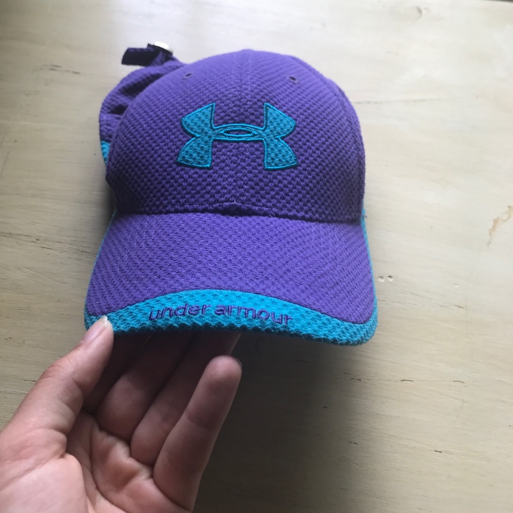 Under armor hat with brim