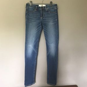 Abercrombie & Fitch skinny jegging jeans