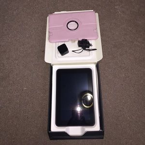 Hi I am selling this Amozon kindle fire .