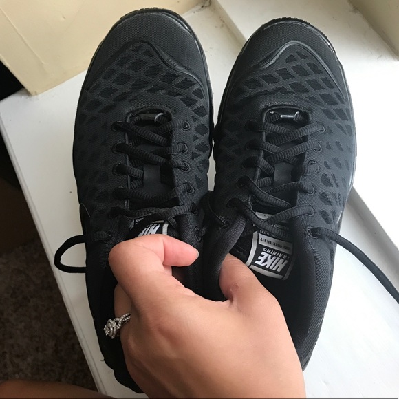 Black holographic Nike free runs training shoes - Picture 3 of 6