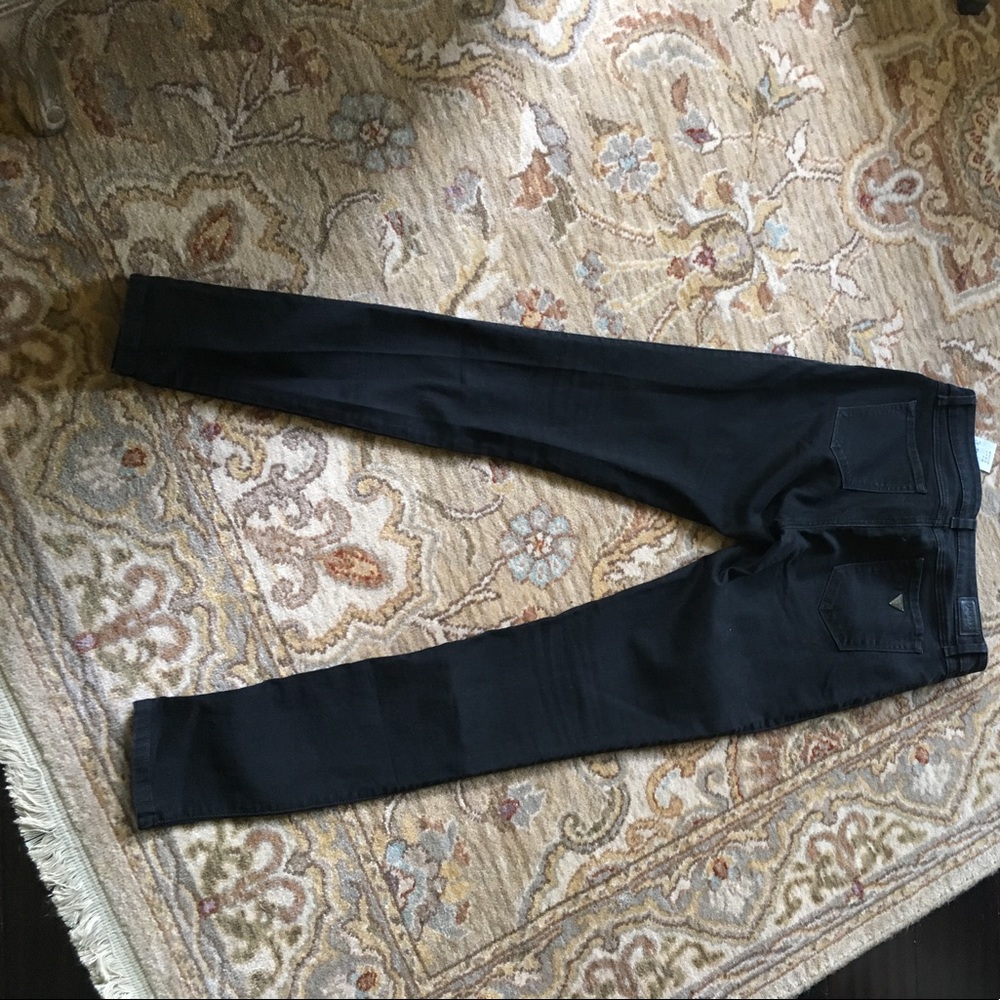 Black skinny guess jeans