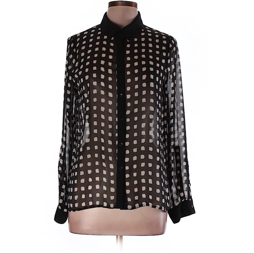 ❌SOLD❌ Beautiful Button Down Blouse Size Large - Picture 2 of 8