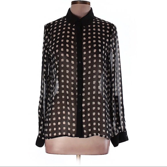 ❌SOLD❌ Beautiful Button Down Blouse Size Large - Picture 2 of 8