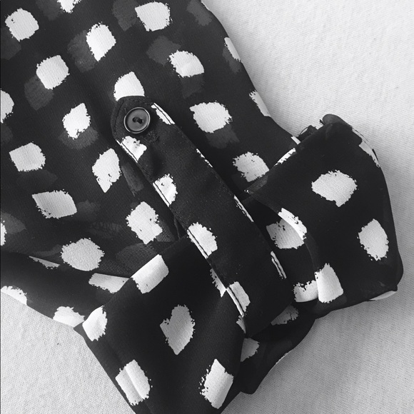 ❌SOLD❌ Beautiful Button Down Blouse Size Large - Picture 5 of 8