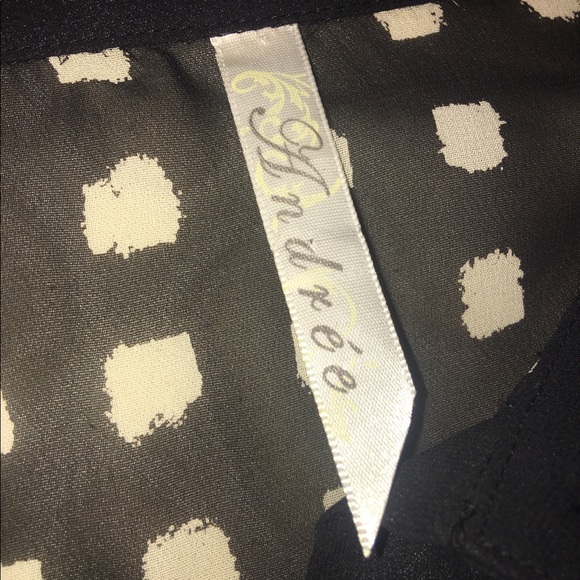 ❌SOLD❌ Beautiful Button Down Blouse Size Large - Picture 7 of 8