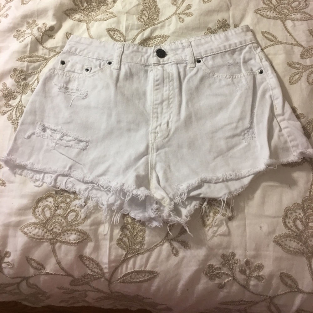 BDG High Rise Dree Cheeky 29W white shorts