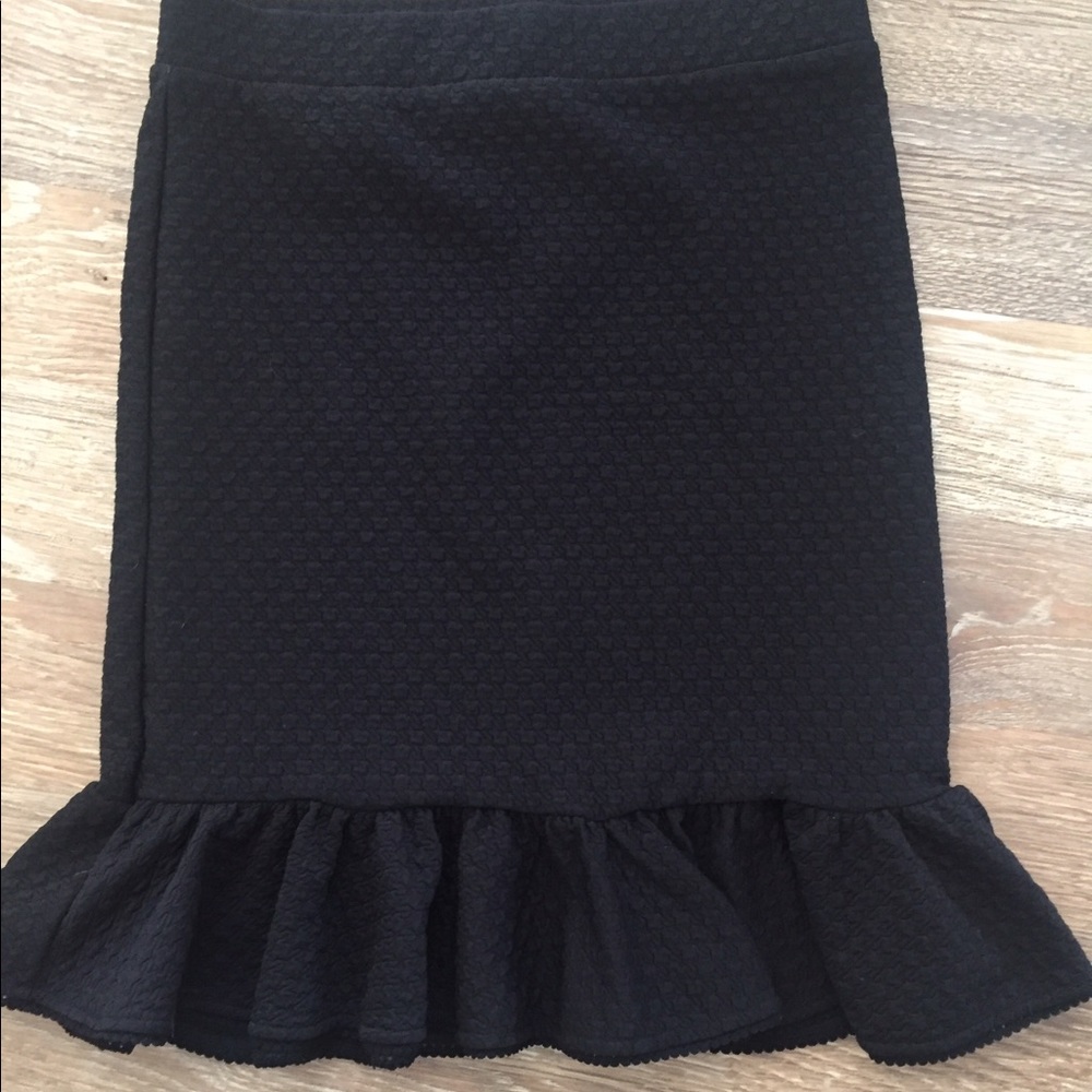 Black lined pencil shirt