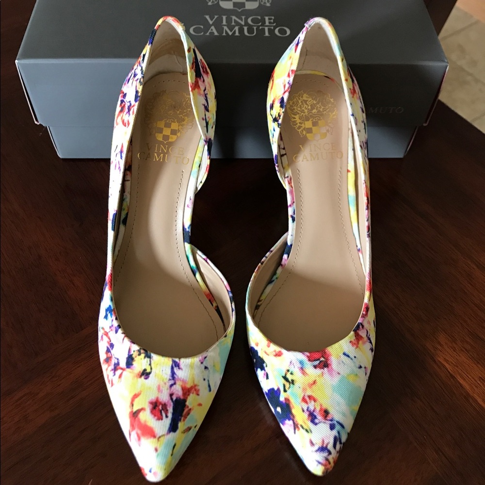 Authentic Vince Camuto multicolored pump