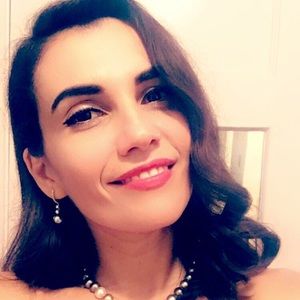 Meet your Posher, Roxana