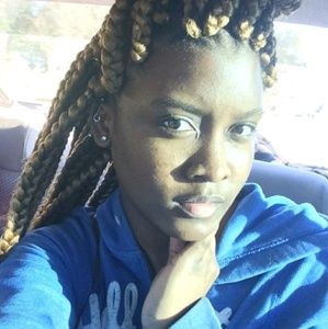 Meet your Posher, Alexis