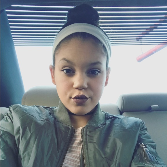 Meet your posher!!😊🌸 - Picture 2 of 2