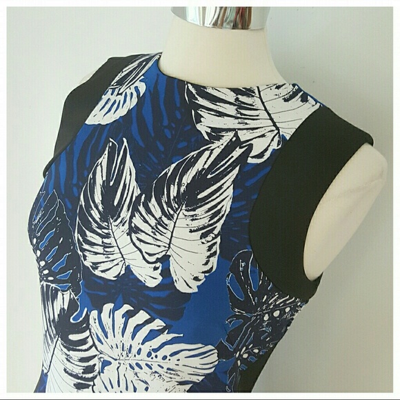 NWOT Body Con Dress Palm Print SIZE MEDIUM - Picture 2 of 4