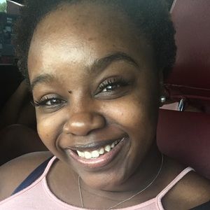 Meet your Posher, Mia