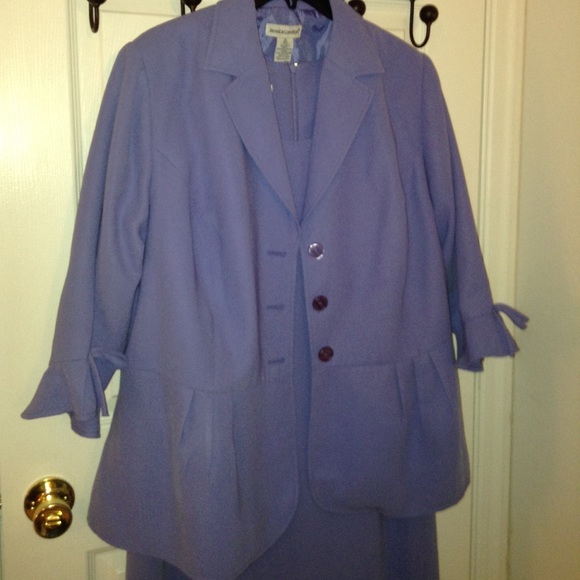 Dress Suit - NEW - Picture 2 of 4