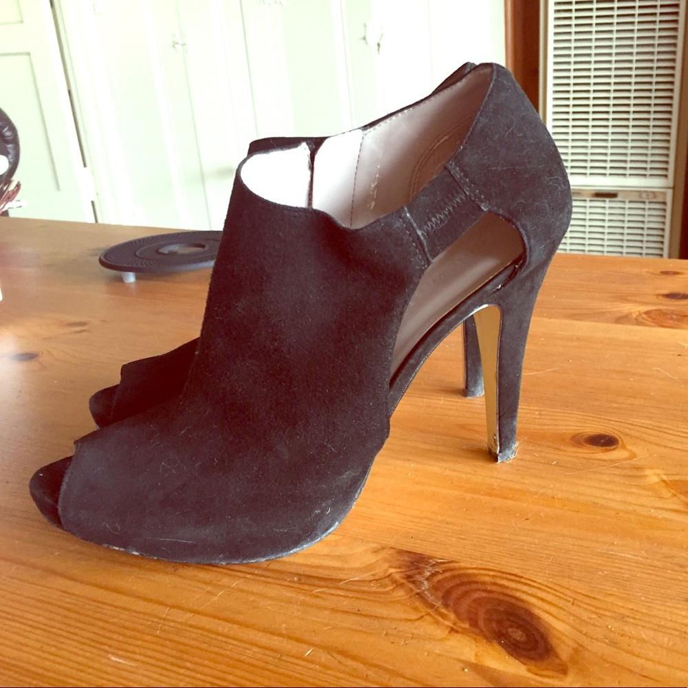 Nine West Black Suede Peep Hole Heels