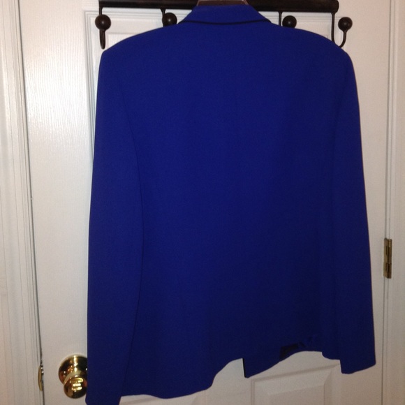 Blazer - Like New - Picture 2 of 2