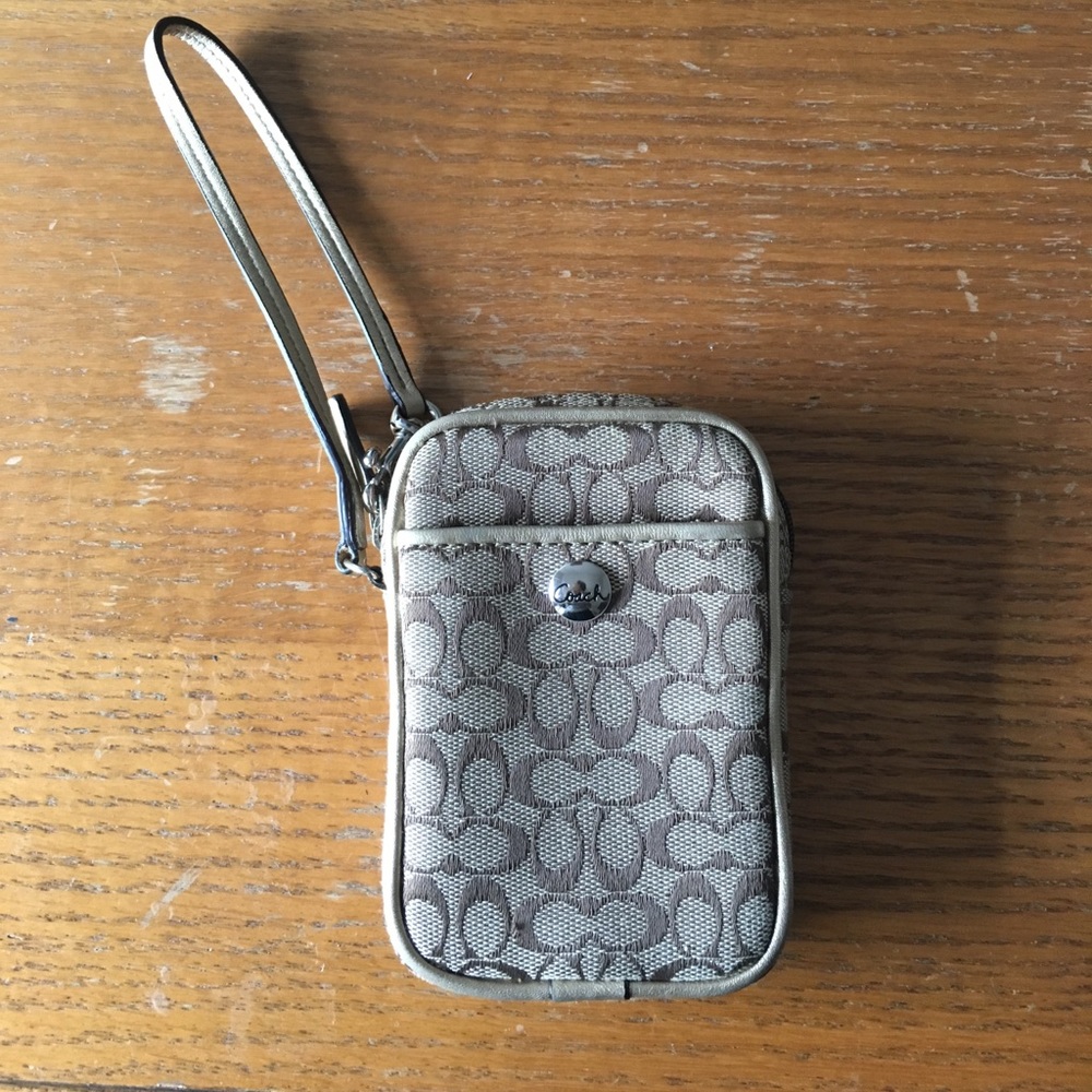 Coach Wristlet: like new condition!