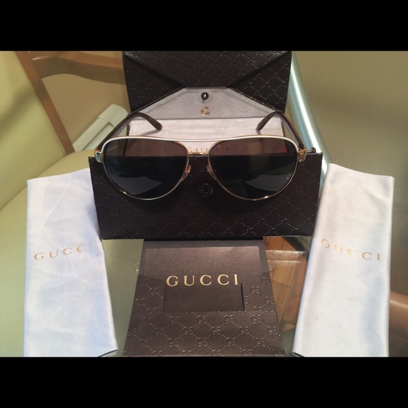 GUCCI SUNGLASSES with 2 GUCCI cases/cloths - Picture 1 of 3