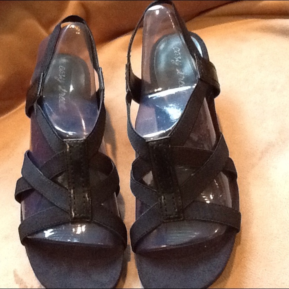 Easy Street black size 8.5 stretchy sandal