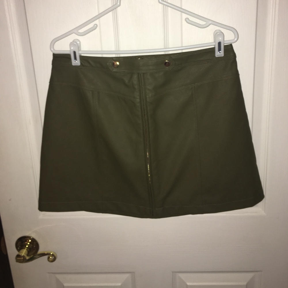 Green fo leather skirt