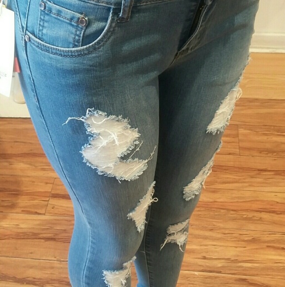 VINIZBENA DISTRESSED SKINNY JEANS - Picture 4 of 6