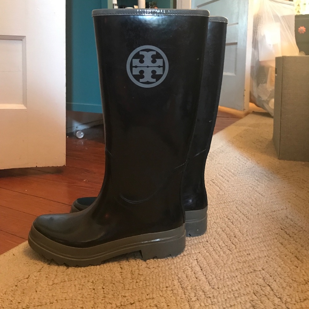 Tory Burch rain boots size 8