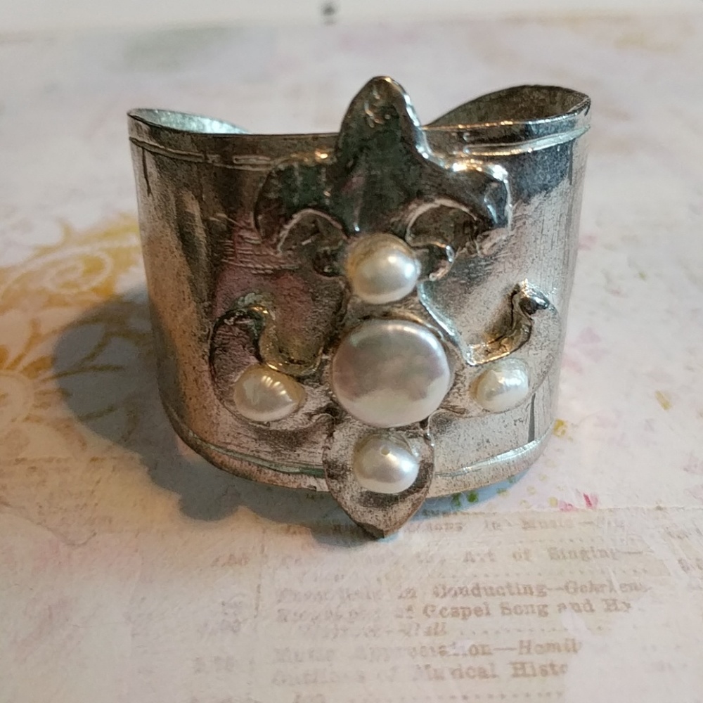 Bracelet cuff