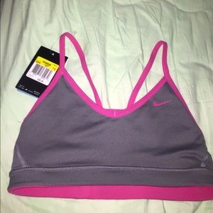 NWTS REVERSIBLE NIKE SPORTS BRA