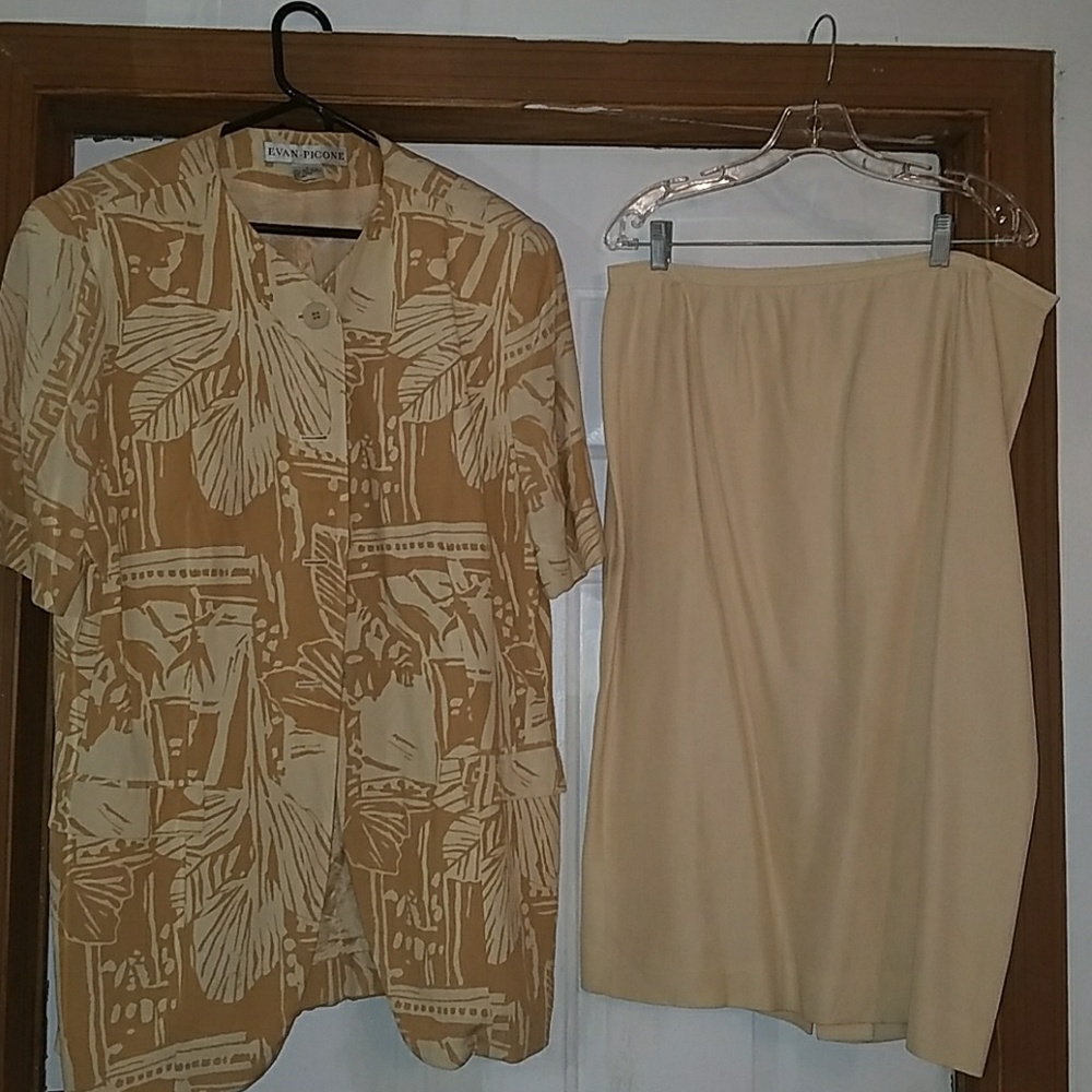 ~Evan Picone Cream Colored Two-piece Skirt Set~