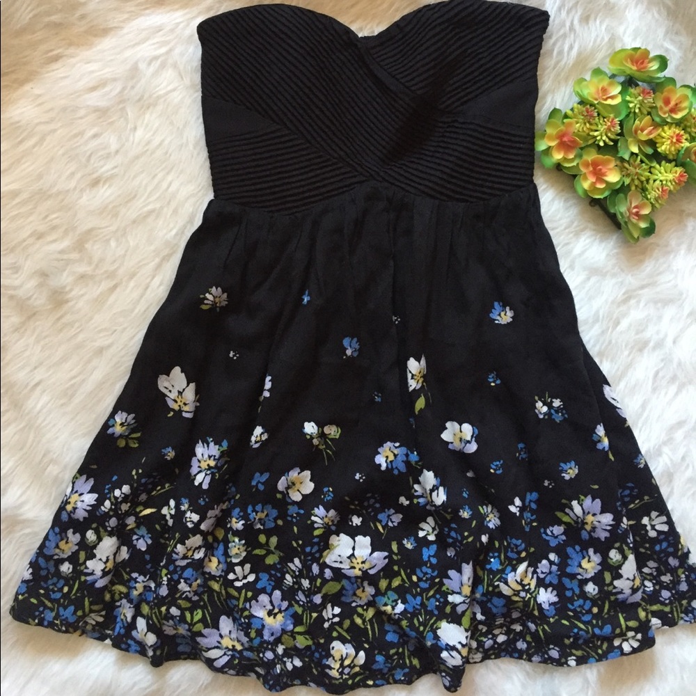 {Urban Outfitters} Kimchi Blue Strapless Dress