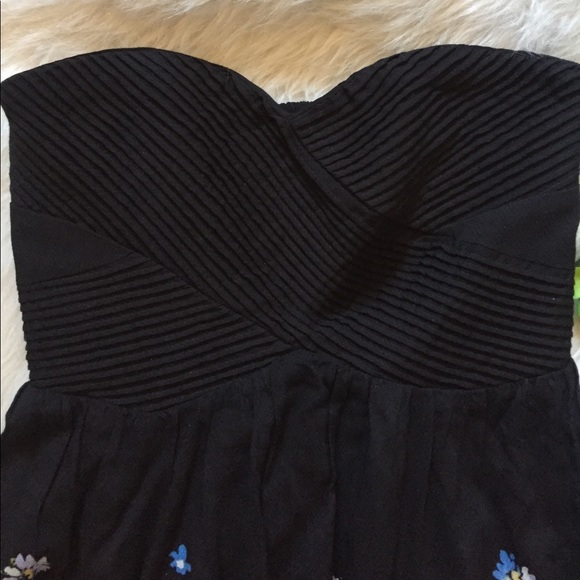 {Urban Outfitters} Kimchi Blue Strapless Dress - Picture 3 of 8