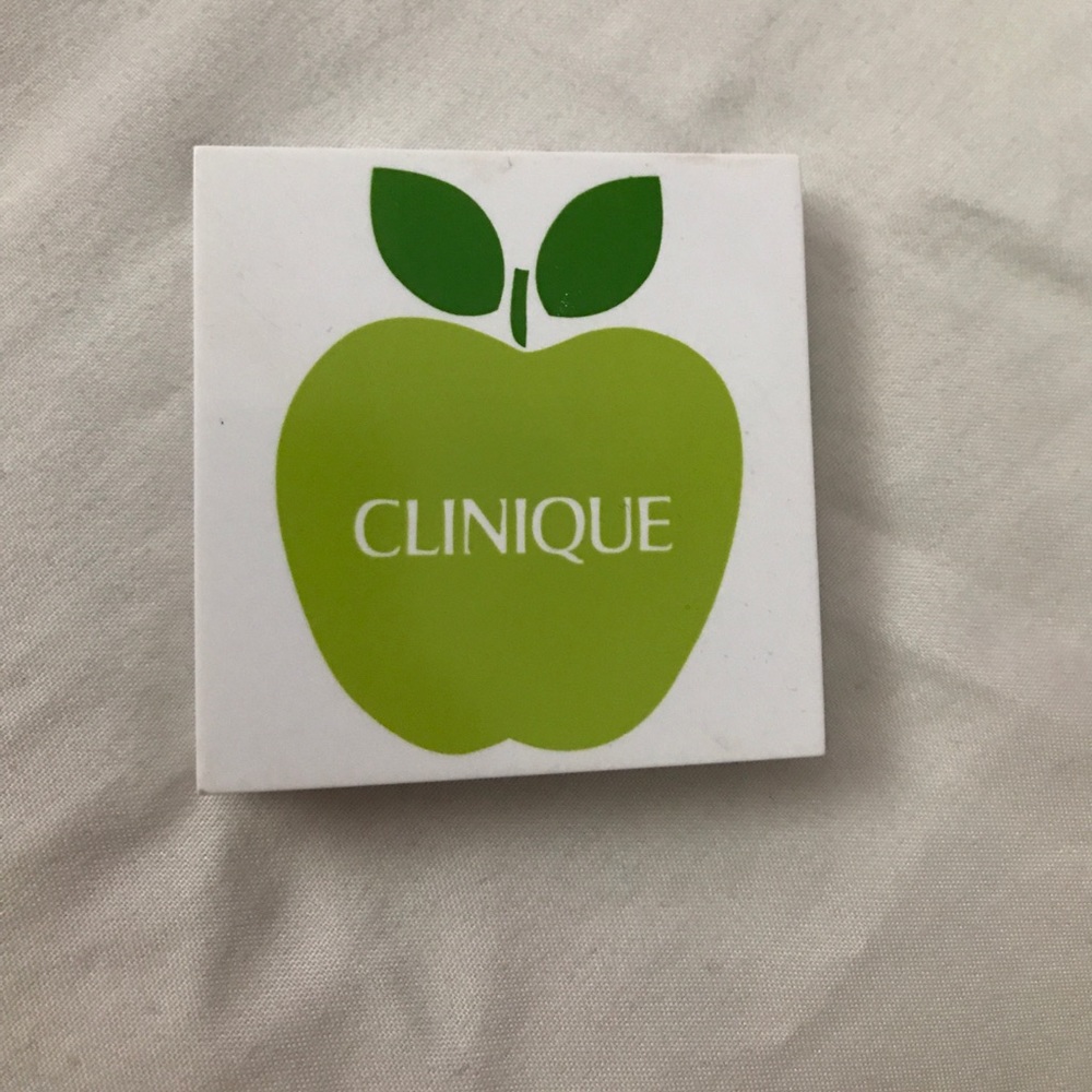 Clinique small pallet